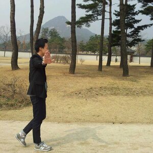 백입으면 기장이 좃도짧은데