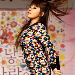 박봄!?