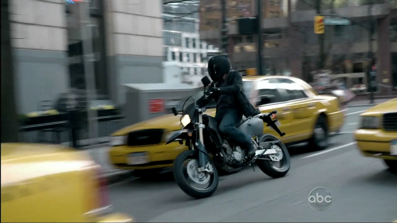 V.2009.S01E01.720p.HDTV.X264-DIMENSION.mkv_000331164.jpg