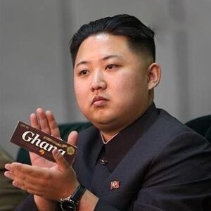 김정은의 초콜릿 볼사람?