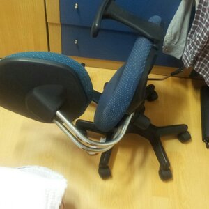 야이 늬드라 새로나온 의자다
