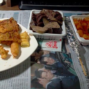 떡튀순 먹는중.. 눈으로라도 드삼