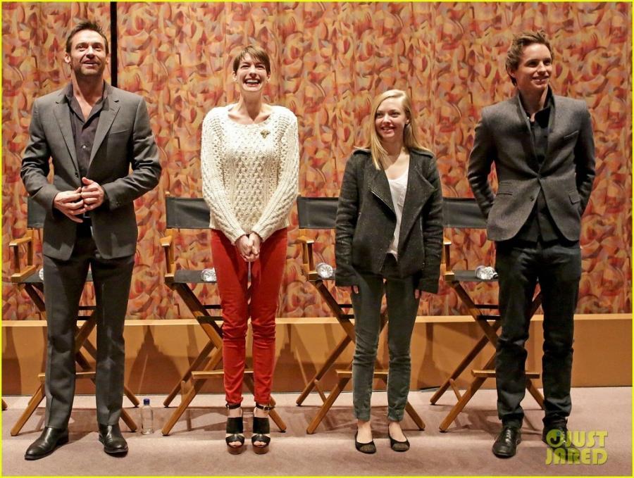 1357219921_anne_hathaway_amanda_seyfried_les_miserables_sag_screening_02.jpg