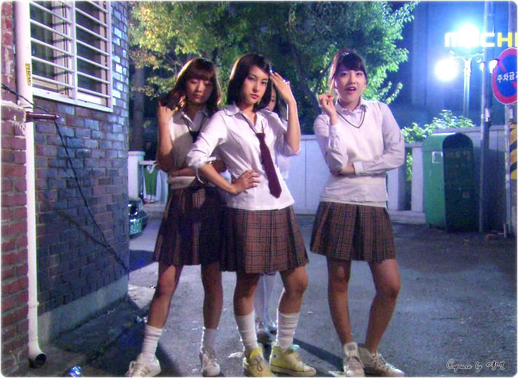 딴년들은_어색한데_한년만.jpg