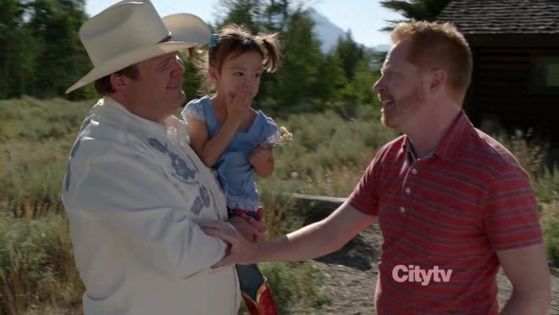 Modern.Family.S03E01.HDTV.XviD-LOL.avi_001071111.jpg