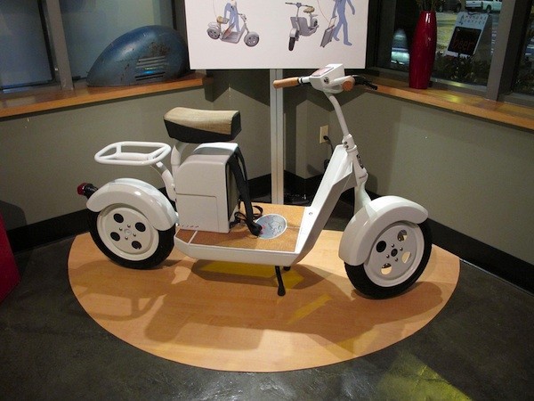 fido-scooter-03-07-2011 Fremont Motors.jpg