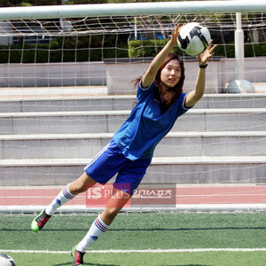 한양여대 축구부 골키퍼.jpg