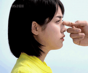 야 근데 이거좀 골라줄래? 어떤게 젤 이쁘냐