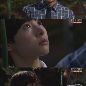 이자식들.. 놀이터에서 뽀뽀를..