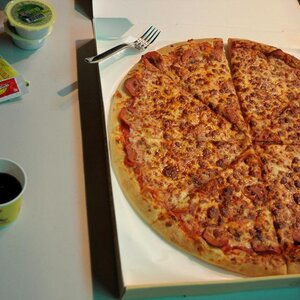 이 피자가 만원이라는데.... 흨컹 흨컹 ㅠㅠ