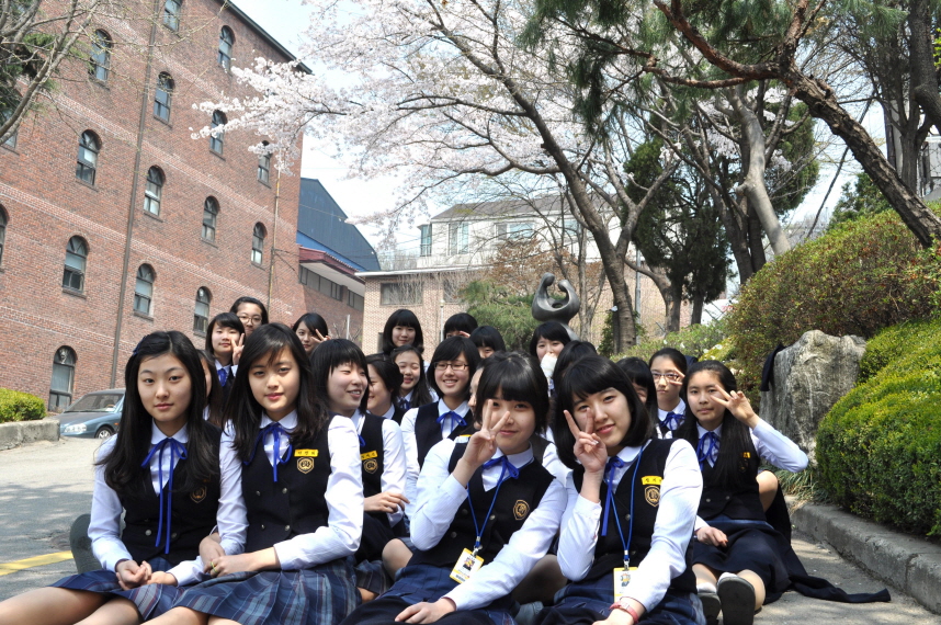 아이유_학살.jpg