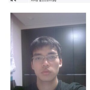 야 얘 존나잘생긴축구선수닮지않았냐?