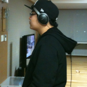 님들아 모자에 헤드폰 겹쳐쓰면 이상한가요?