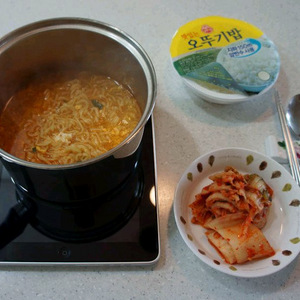 라면을 끓여줬는데 왜 화를 내죠?