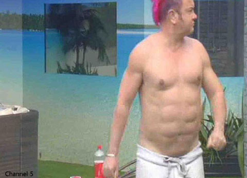 1314075028_fakesixpacks23.jpg